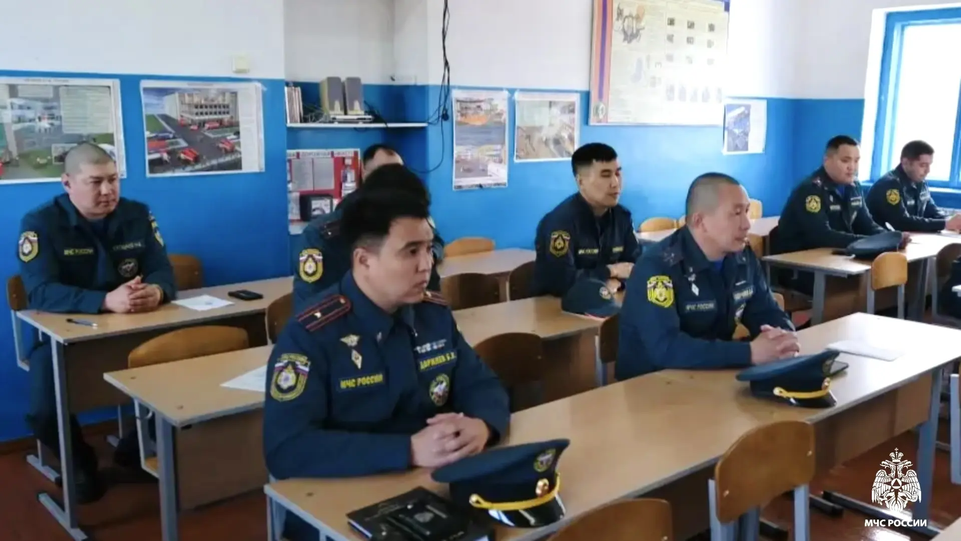 🚒 Калмыцкие огнеборцы сдали зачеты на допуск к работе в СИЗОД  ✅ Организация работы газодымозащитной