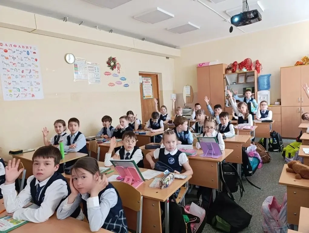 🛜 ИНТЕРНЕТ БЕЗ ОПАСНОСТИ   Сегодня в рамках недели кибербезопасности в 1 «А» классе (классный руково