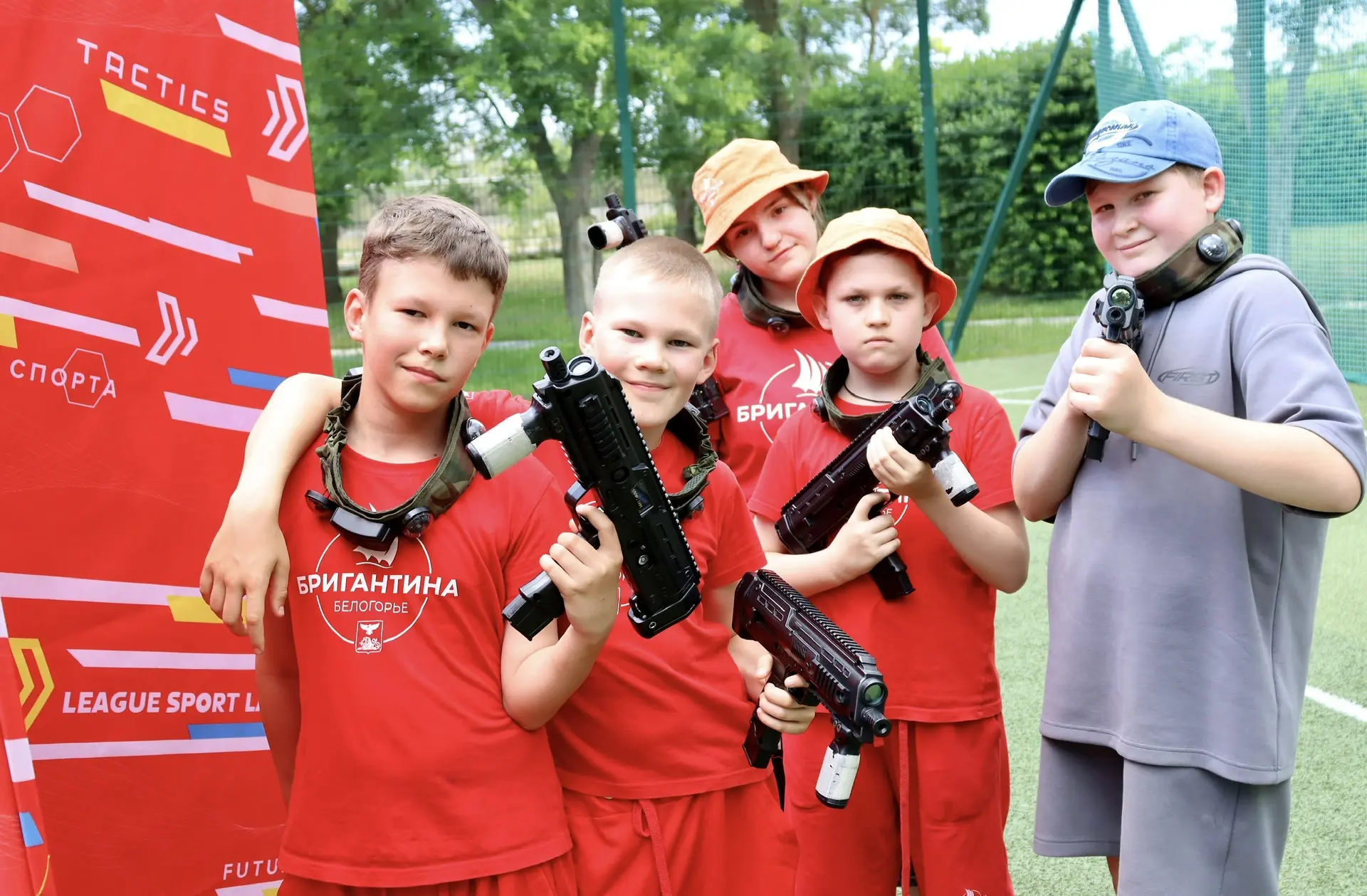 Как мы играем в лазерный бой 🔫

Это командная военно-тактическая игра, в которой участники поражают