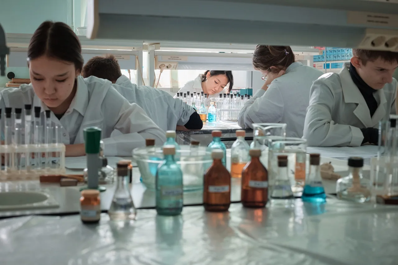 🔬 В АГУ обучают будущих специалистов фармацевтической отрасли

Фармацевтическая отрасль сегодня ост