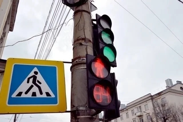 Новый пешеходный светофор планируют установить в районе дома №36 по набережной Афанасия Никитина.

П