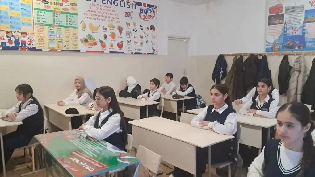 📌Классный час в 7 «В» классе на тему: «Вместе против террора»  ✅Провела классный руководитель: Кулие