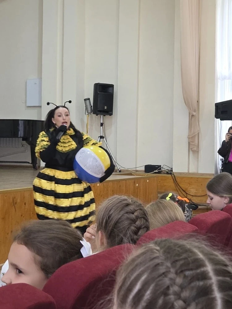 Сегодня, в Международный день защиты детей, пришкольный лагерь "Солнышко" превратился  ...