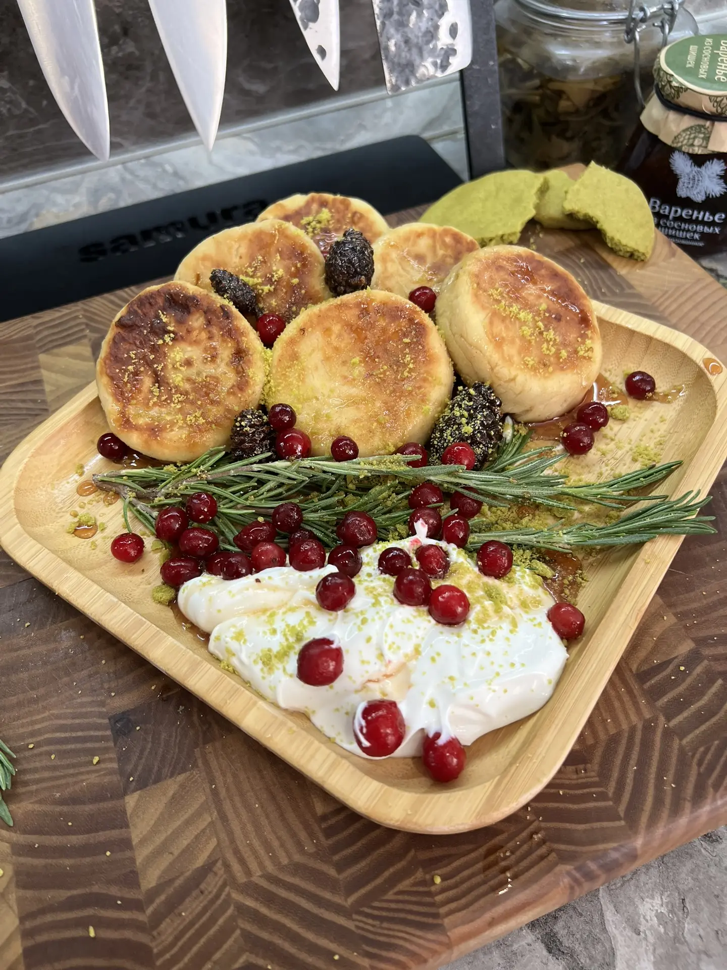 Сырники с клюквой и розмарином/ New Year's cheesecakes with cranberries and rosemary  Представьте: п