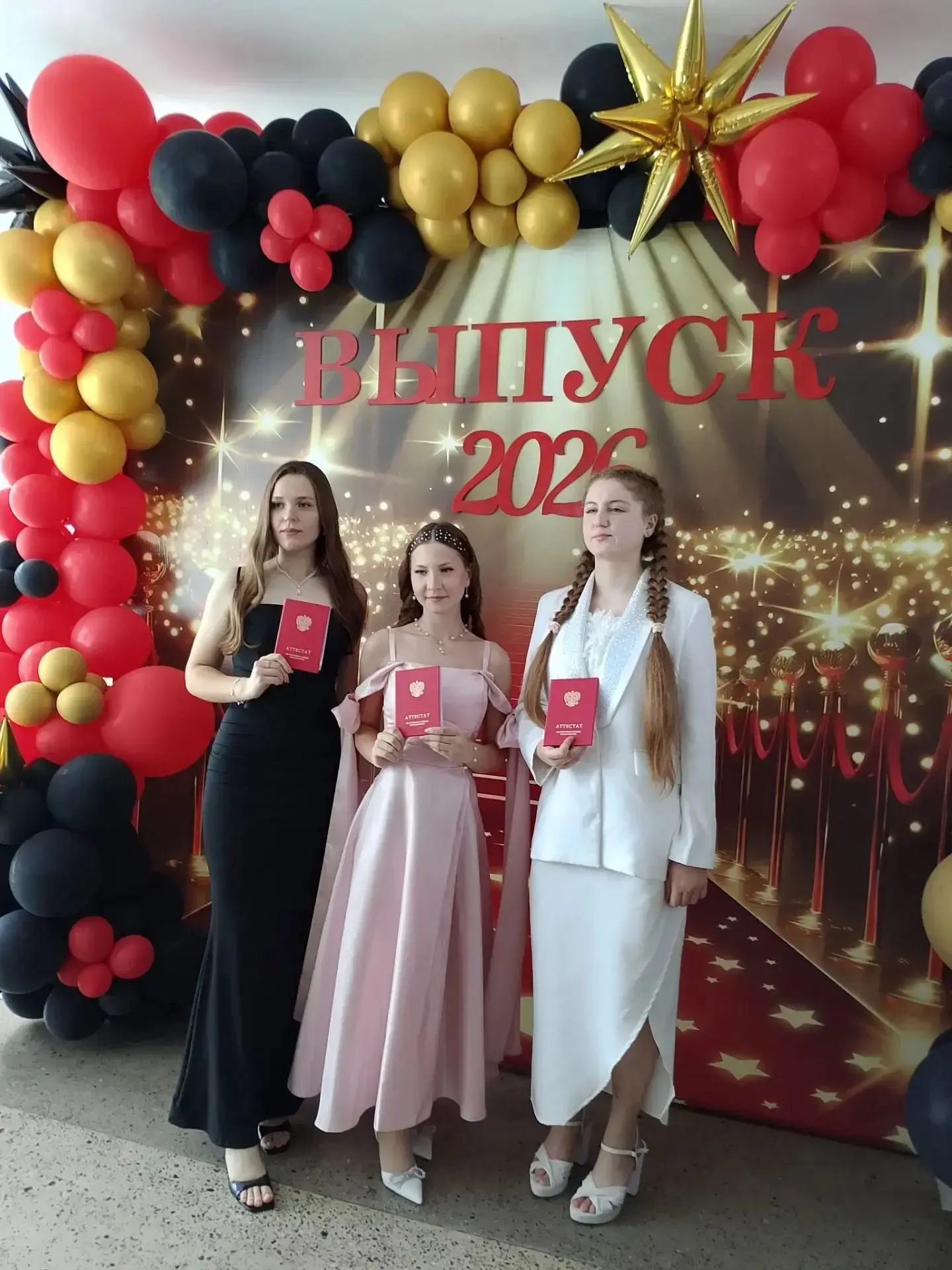 В добрый путь, выпускники!
В МБОУ - СОШ № 13 станицы Гривенской состоялось одно из самых волнующих и