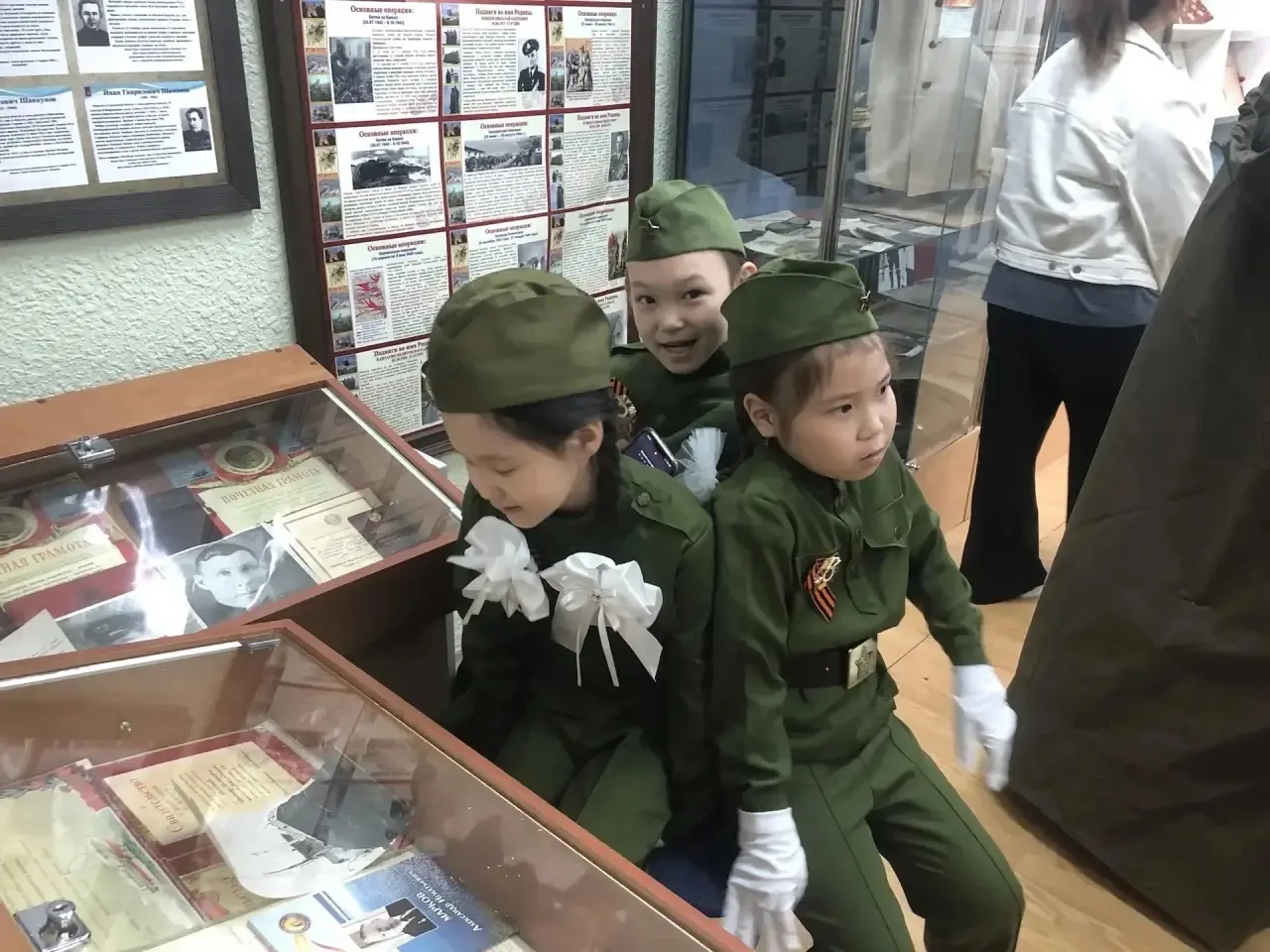 В ПРЕДДВЕРИИ ПРАЗДНИКА ЮНЫЕ ГОСТИ.  Когда мне позвонила незнакомая женщина и представилась учителем 