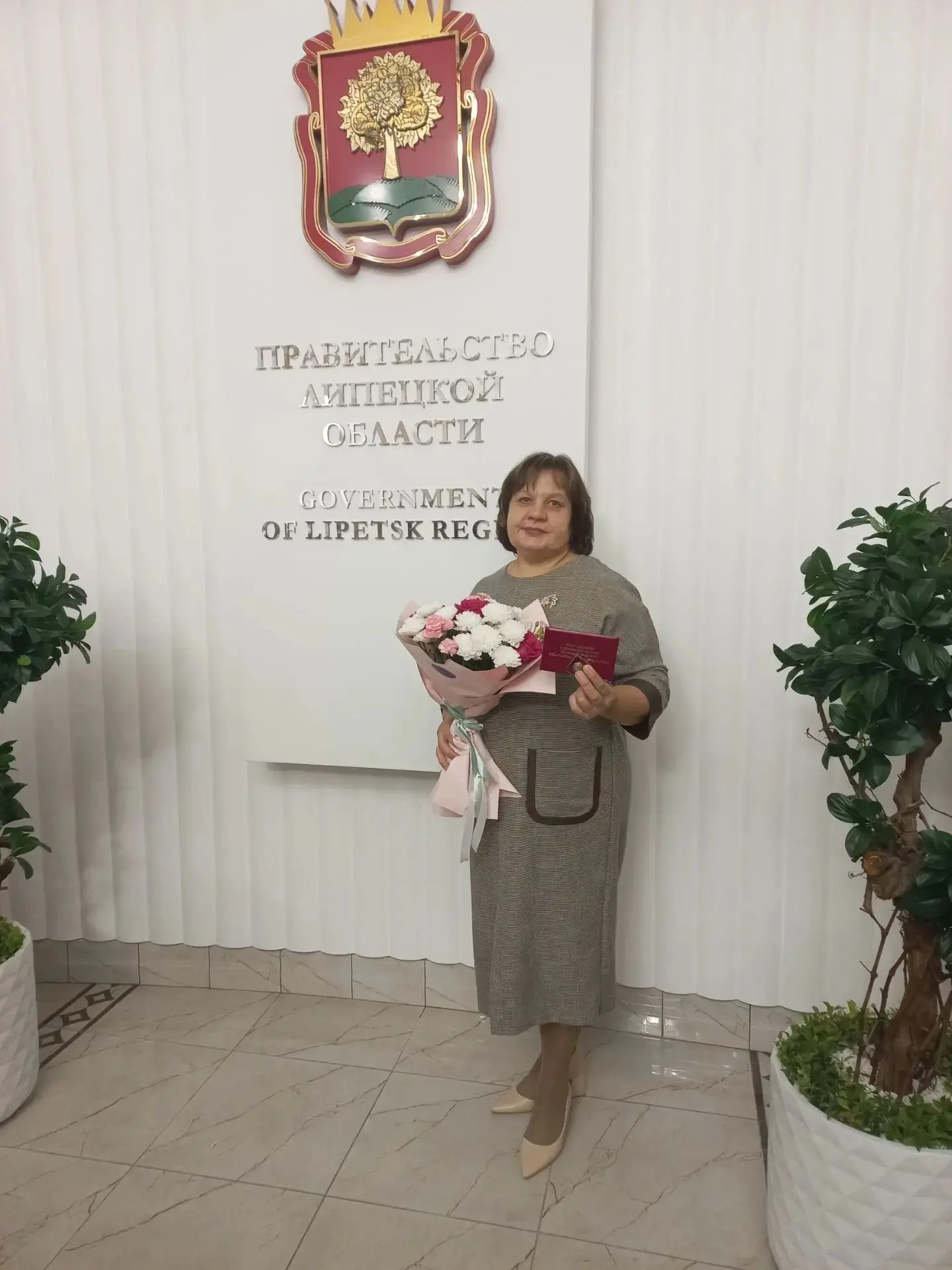 🎓 Ещё один педагог Долгоруковского округа удостоен почётного звания