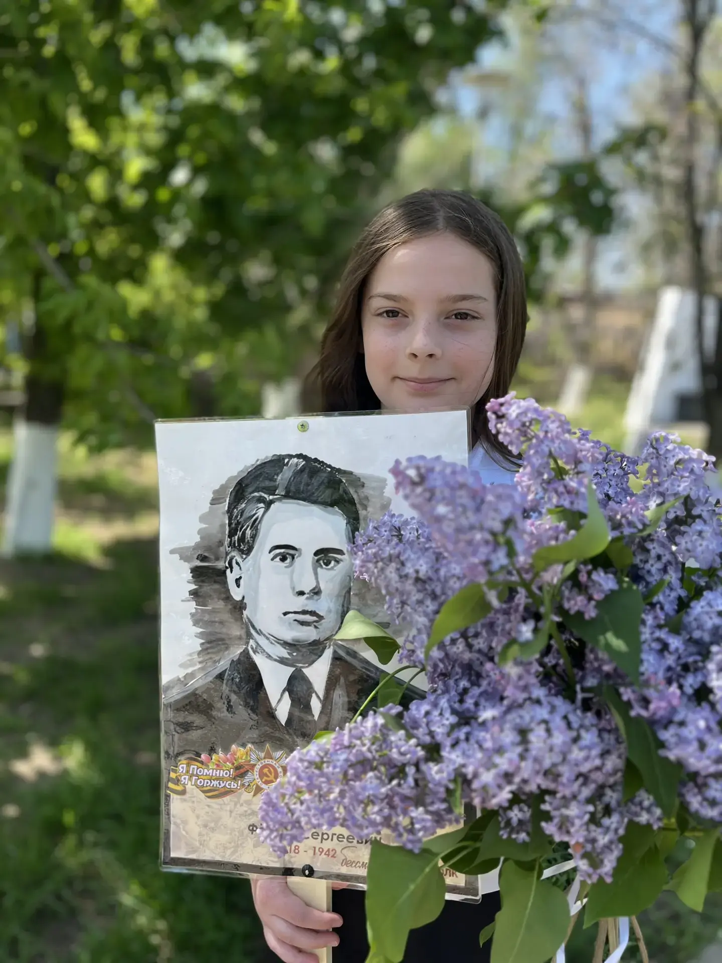 Сердцем к подвигу: как юные художники Багаевской ДШИ присоединились к «Бессмертному полку»  В преддв