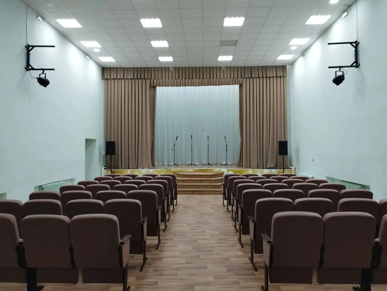 В клубе посёлка Степняки Канского района обновили оборудование и установили новые кресла

В клубе по
