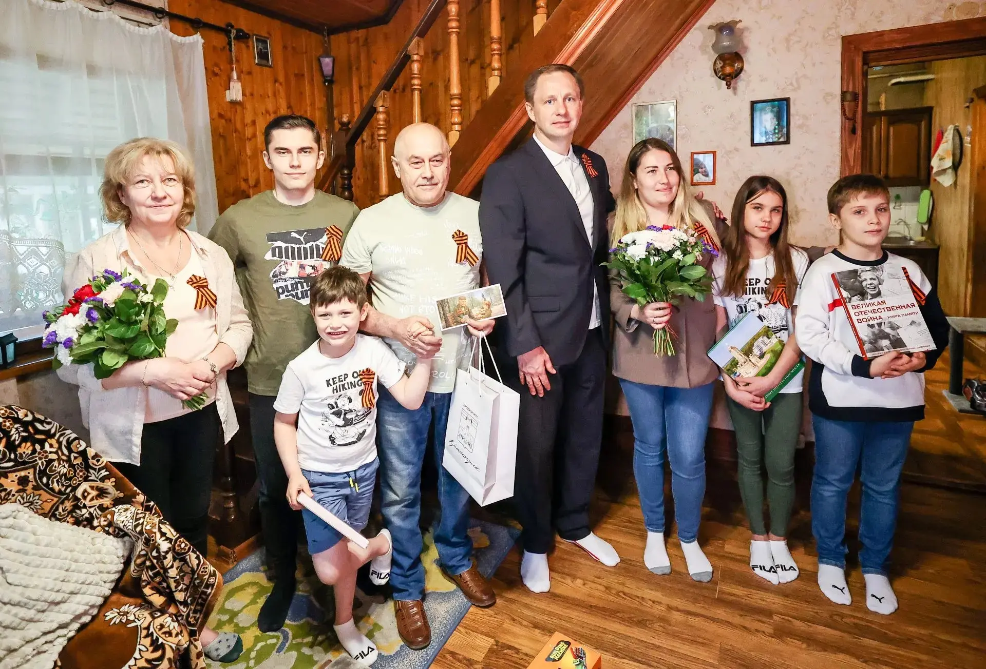 С Днем Великой Победы поздравил семью нашего Героя СВО – Романа Романова, ставшую за эт...