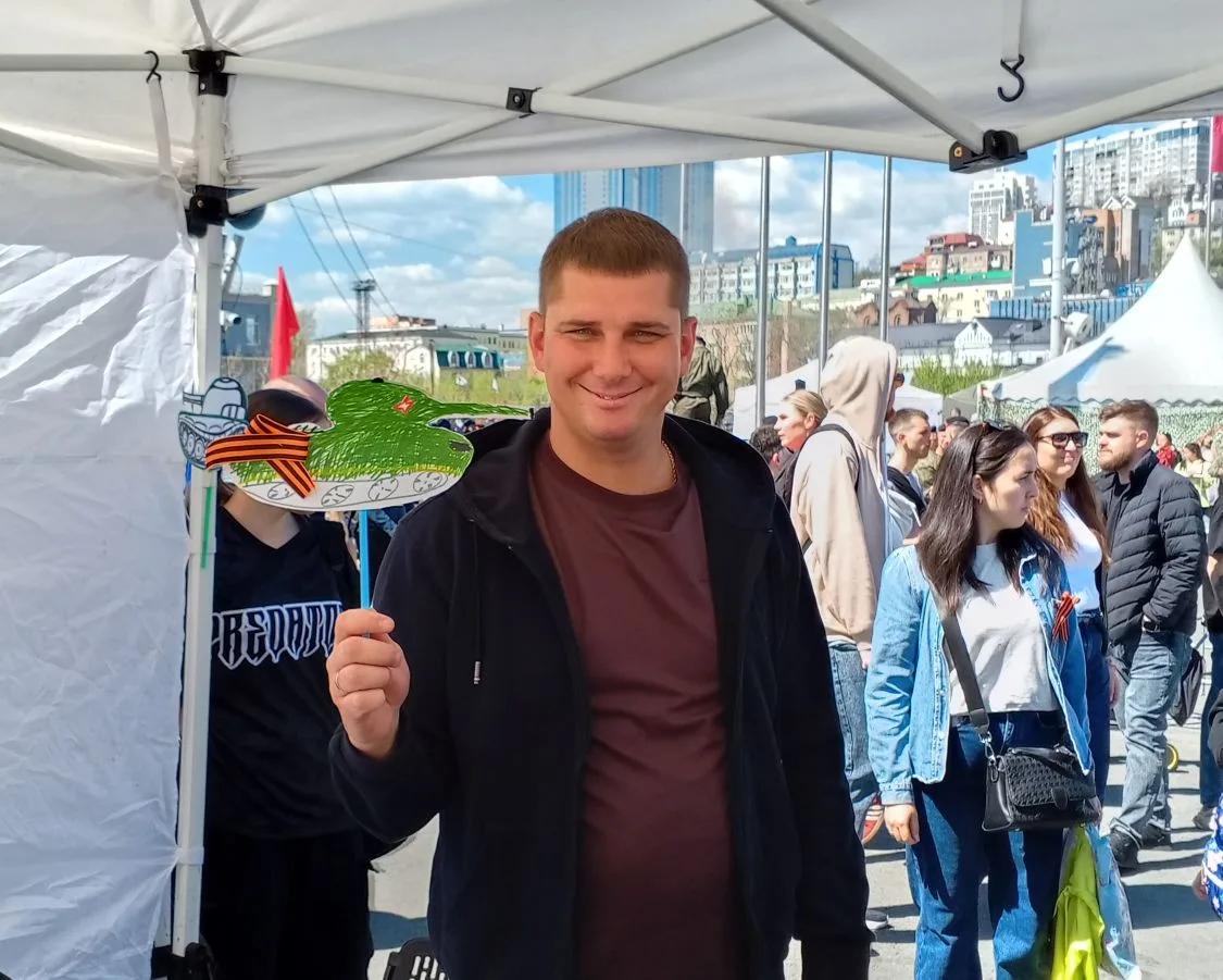 Сегодня на центральной площади г. Владивостока преподаватели ДХШ №3 проводят мастер-классы, посвящен