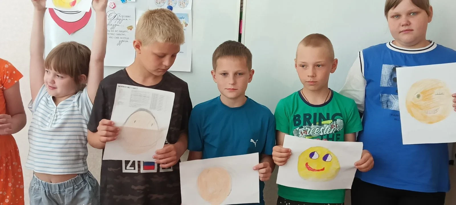 На летней тематической площадке прошел второй день- День друзей и улыбок который  помож...