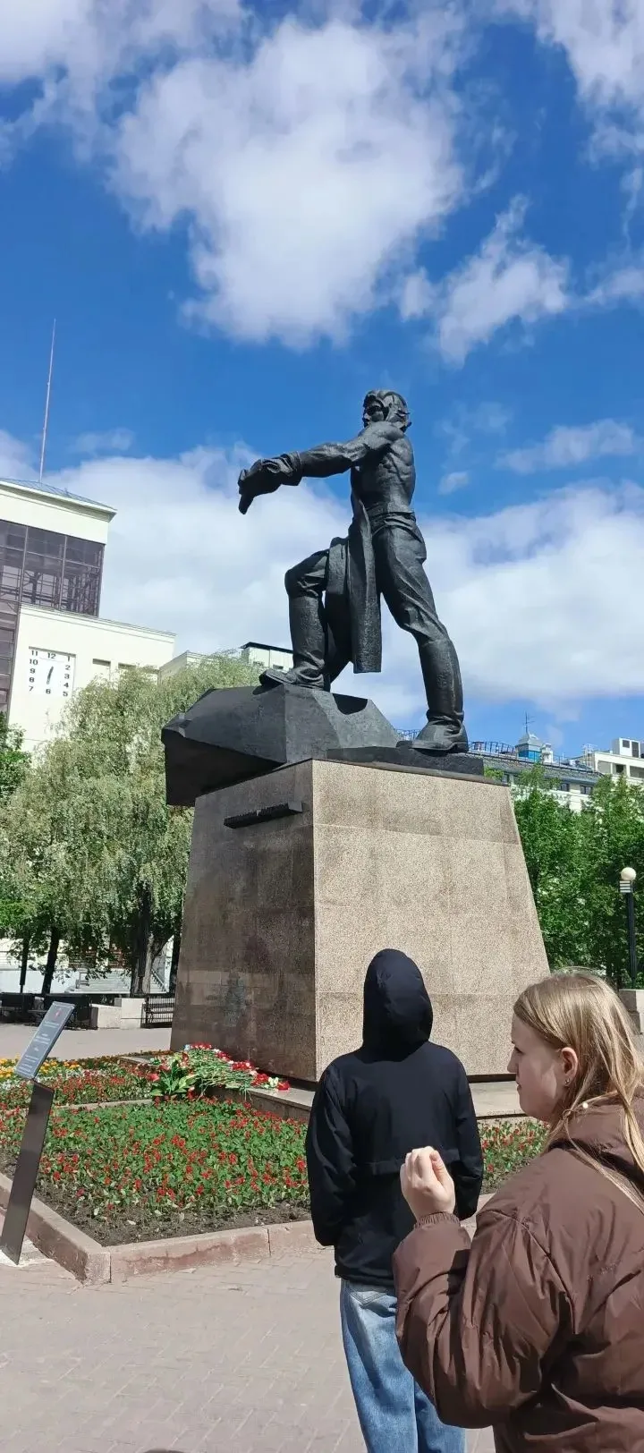 🔟мая учащиеся МБОУ "СОШ 105 г. Челябинска" посетили образовательную экскурсию "У Памяти на посту".  