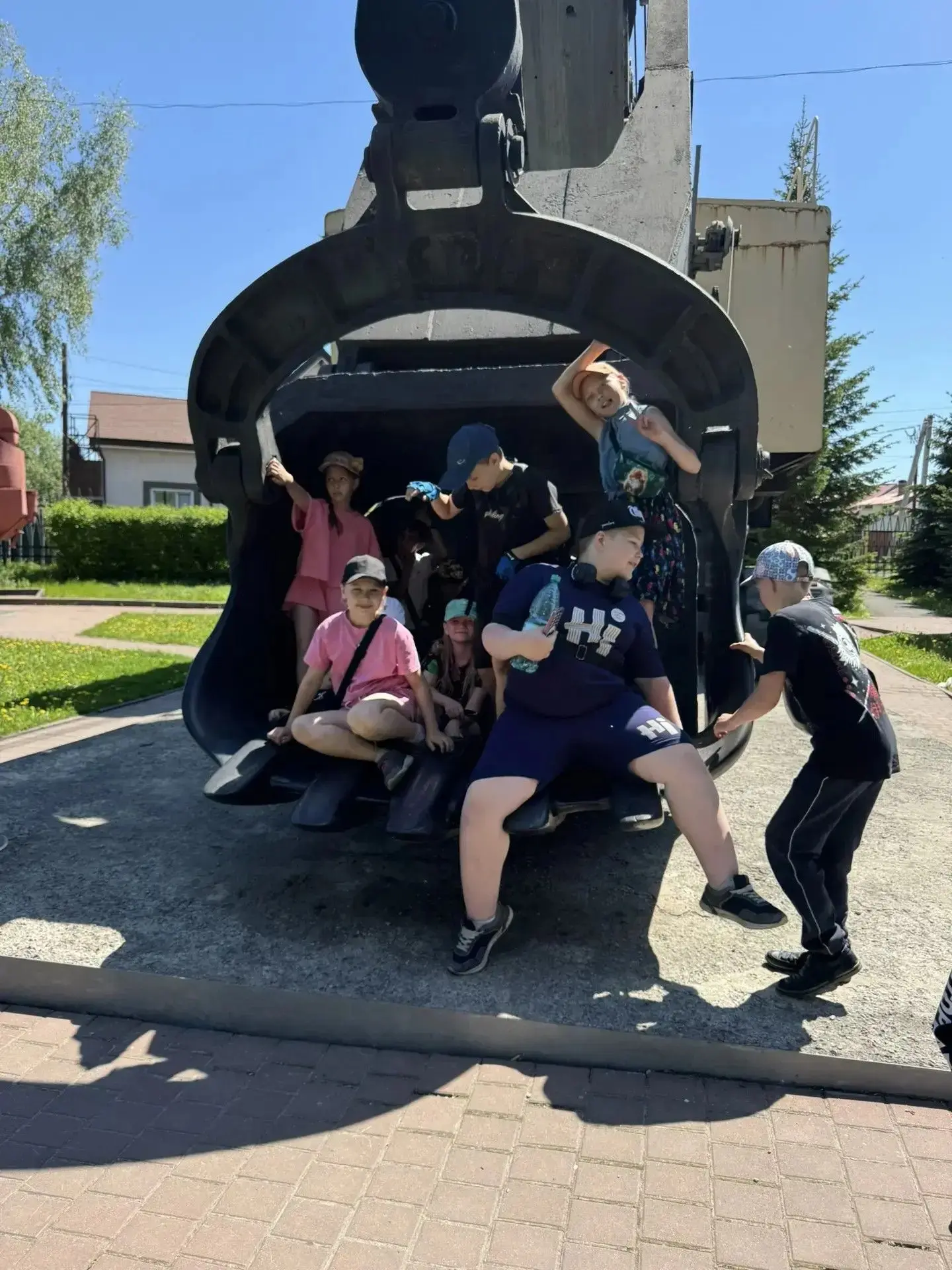 🎨 5 июня в лагере «Орлята Пятнашки» устроили настоящий фейерверк впечатлений!