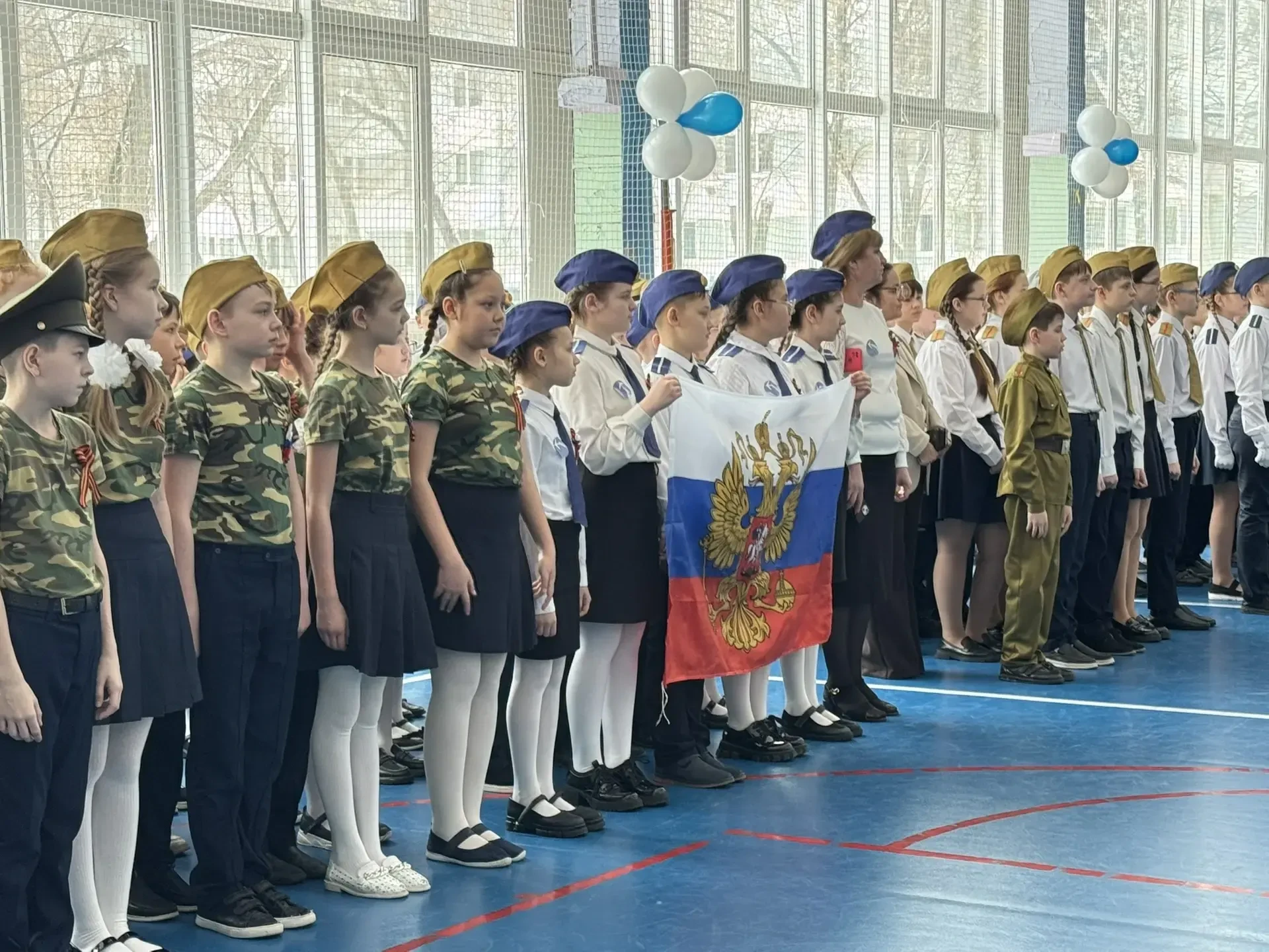 Равнение на героев! 🎖️  20 февраля в нашей школе было особенно шумно и волнительно! Прошел парад «См