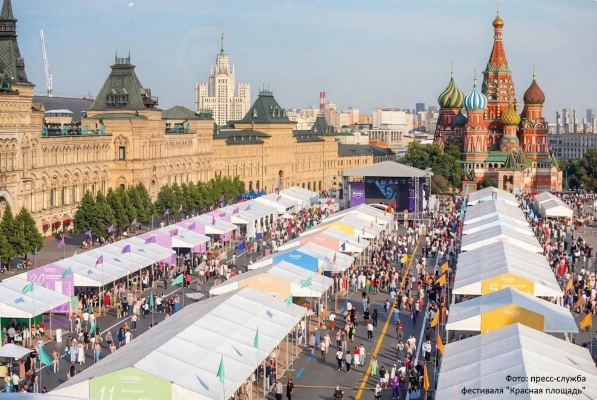 СТРАНИЦА 26. ФИНАЛ В МОСКВЕ
⁣
С 4 по 7 июня в Москве кипела литературная жизнь. Центром её стала Кра