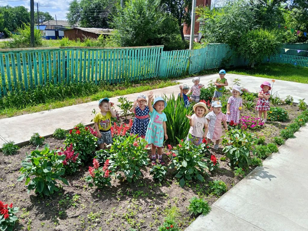 Весело и насыщенно проходит каждый летний день у воспитанников младшей группы☀️

✨С целью формирован