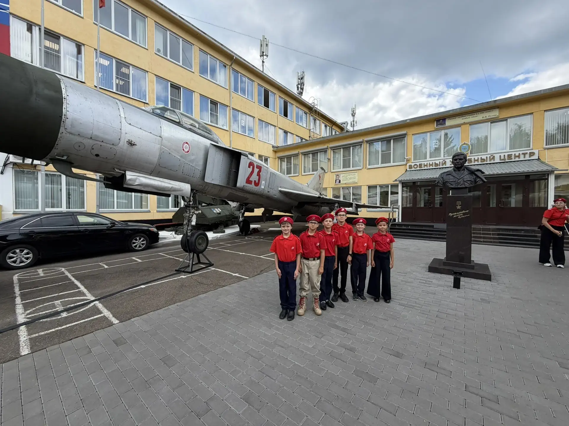 Сегодня, в стенах Военно-учебного центра, носящего имя легендарного генерала армии Виктора Петровича