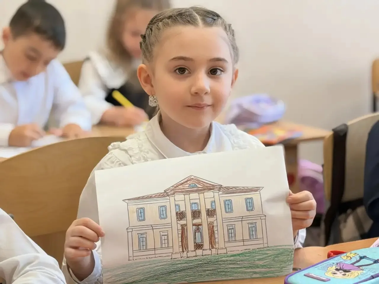 🎨Творчество и мир  🖍️ 18 мая, в День музеев, советник директора по воспитанию лицея №1 г. Усть-Джегу
