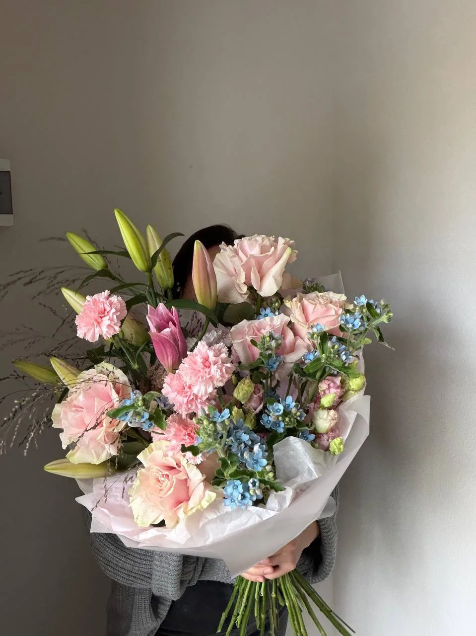 Кстати, букет с готов отправится на доставку 🌸