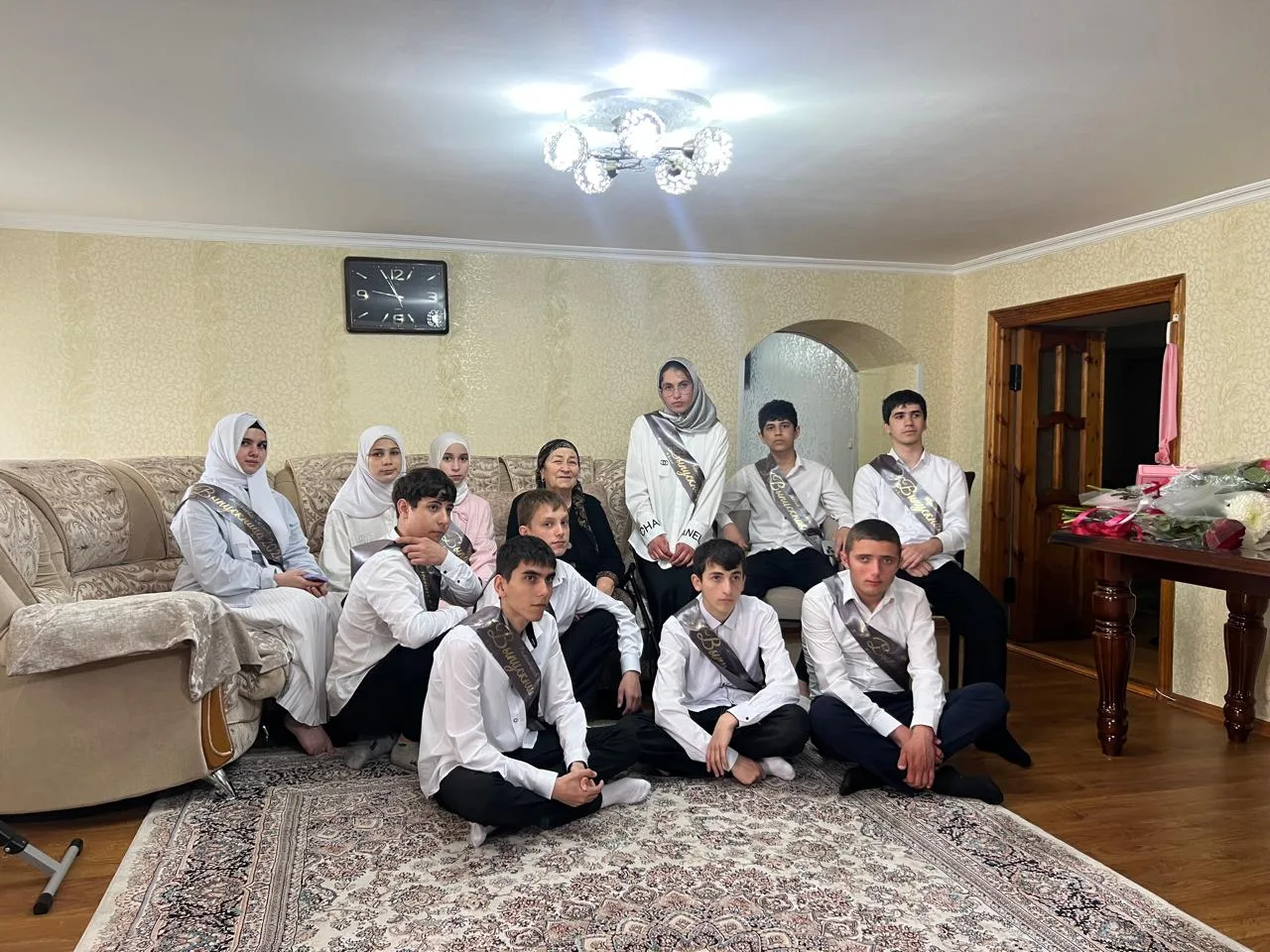 Сегодняшний день для выпускников 9 класса был особенным. Несмотря на волнение и предвкушение последн