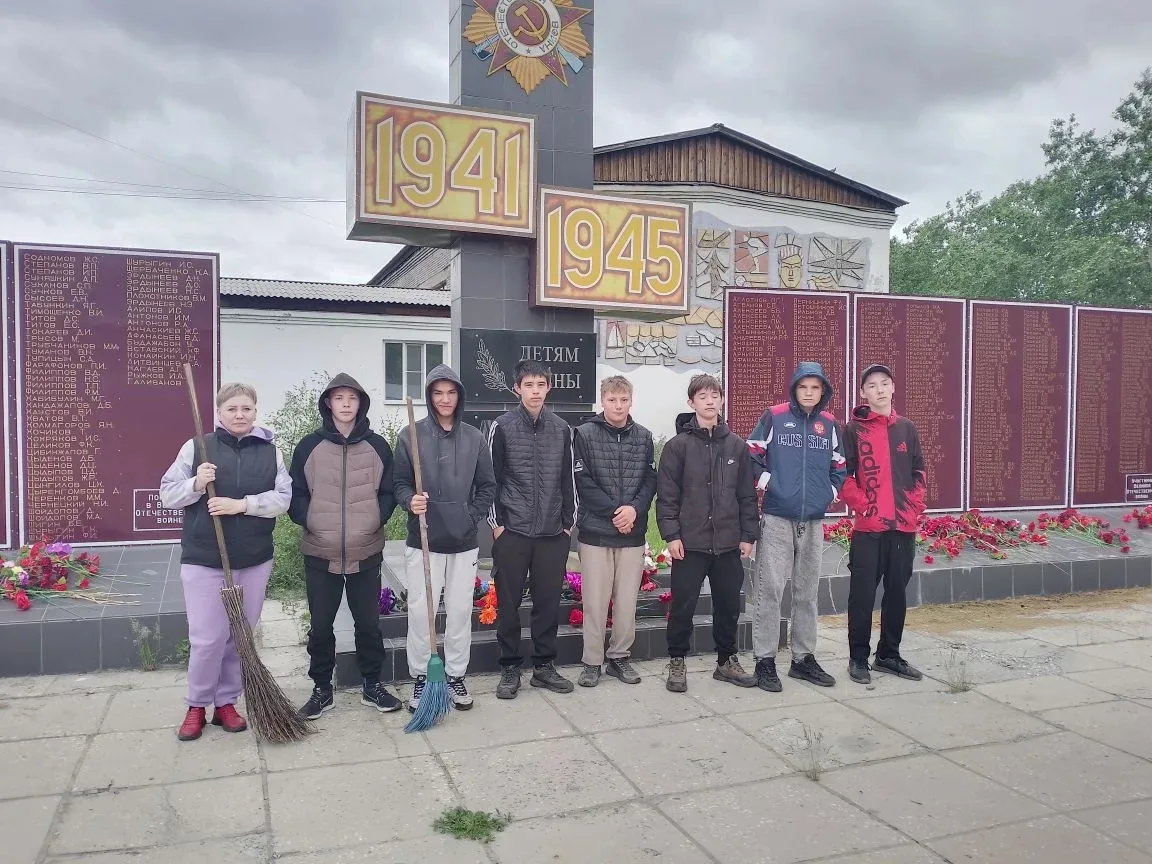 🙏Маленькие дела — большое значение: субботник у памятника ВОВ

🔥Сегодня Распопин Алексей Юрьевич с