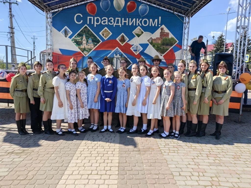 Сегодня, 5 мая, учащиеся нашей школы приняли участие во Всероссийской акции "Вальс Побе...