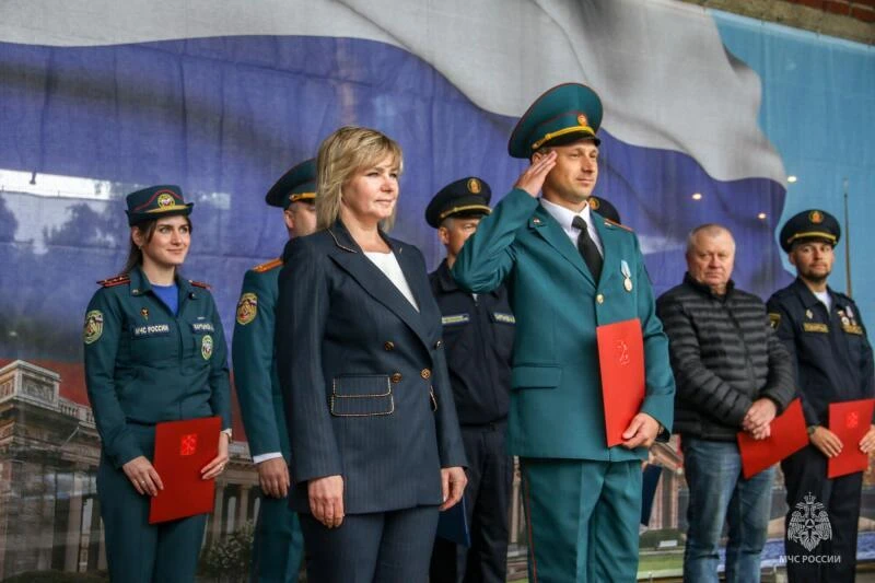 В Колпино прошел день открытых дверей огнеборцев района

Огнеборцы Колпино принимали гостей: здесь п
