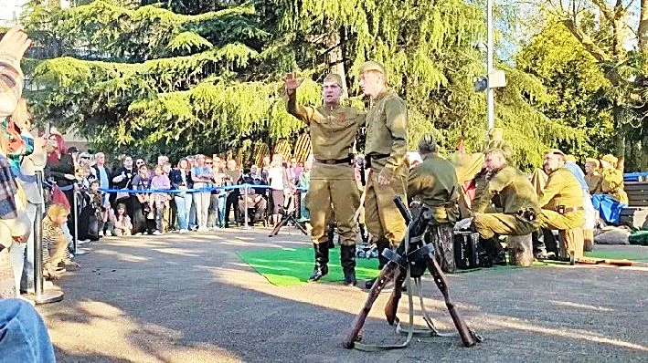 КАК ОТМЕЧАЛИ ДЕНЬ ПОБЕДЫ В СОЧИ   В День Победы выездные агитбригады учреждений культуры выступили с