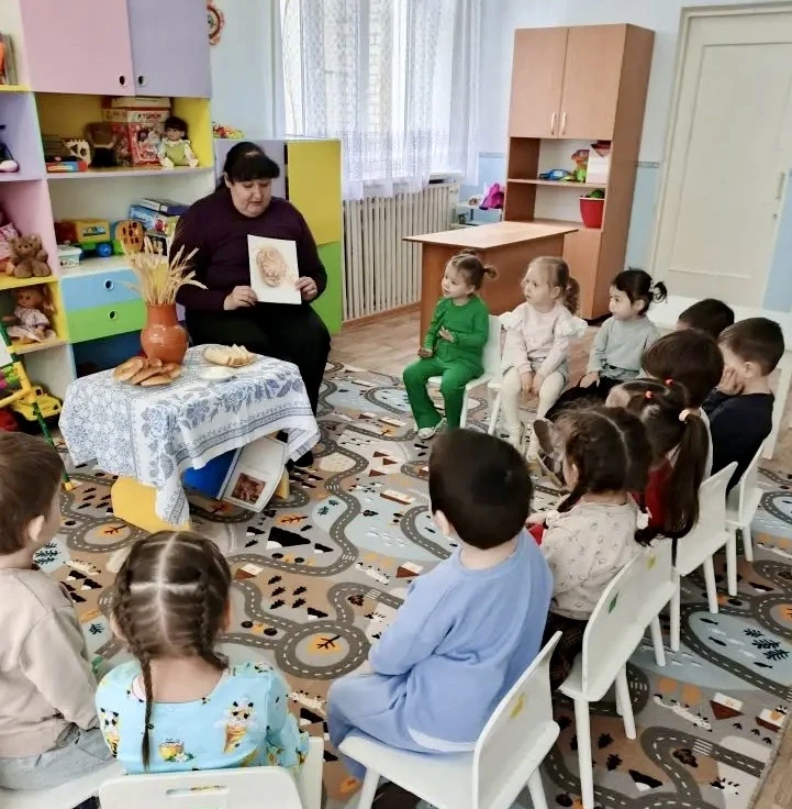 В младшей группе «Дюймовочка» состоялось познавательное занятие, посвящённое хлебу. Вос...