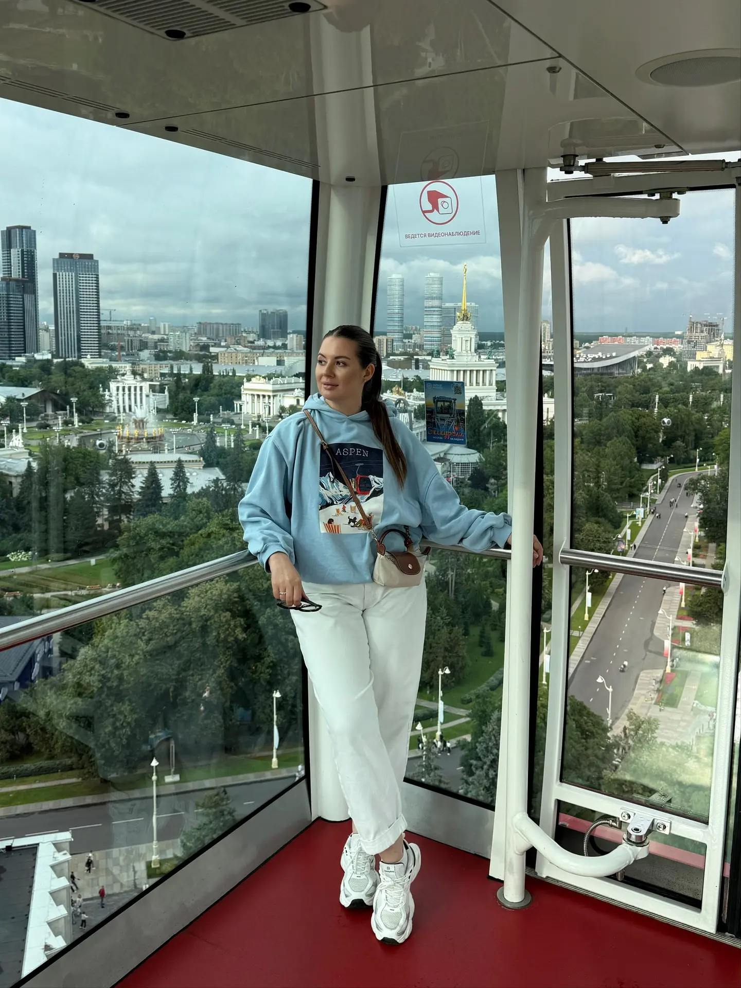 Вчера выбрались на ВДНХ и первая остановка — Солнце Москвы! 

Хотела прокатиться на этом колесе обоз