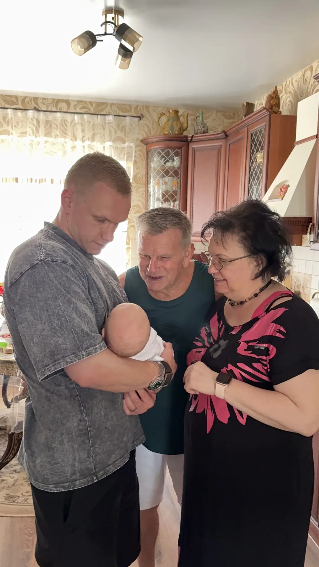 Дед и внук. Первое знакомство.