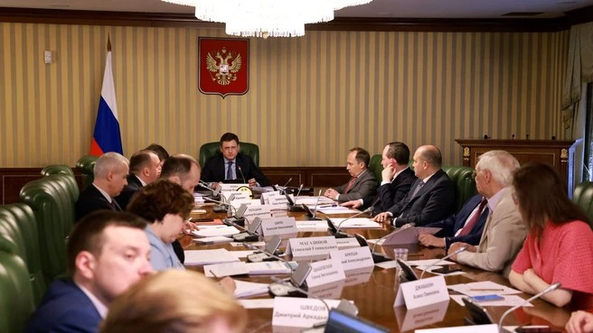 Ситуацию на рынке топлива сегодня обсудили на федеральном уровне в Москве. Заместитель ...