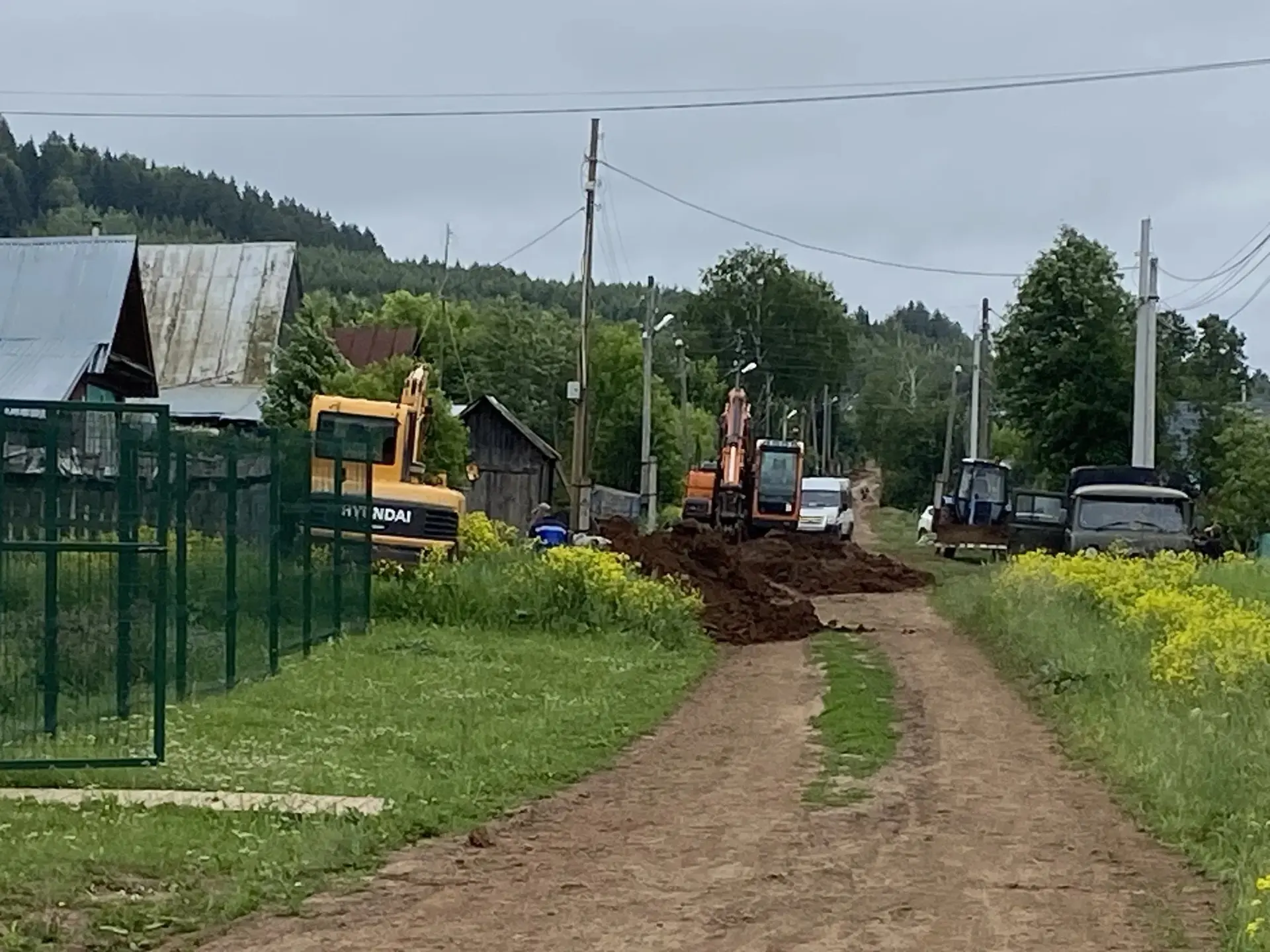 Ведутся  работы по замене водопровода в поселке Рейд. На улицах Гагарина и Нагорной заменят 1,7 км в