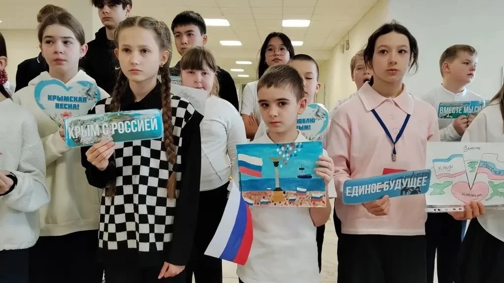 "Крым и Россия вместе. День воссоединения Крыма с Россией"  Сегодня в нашей школе состоялась особенн