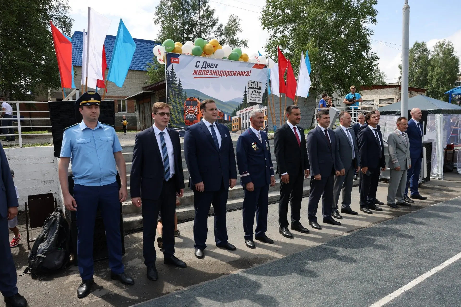🎉 Сквер железнодорожников открыт в Новом Ургале

В честь празднования Дня железнодорожника в Новом 