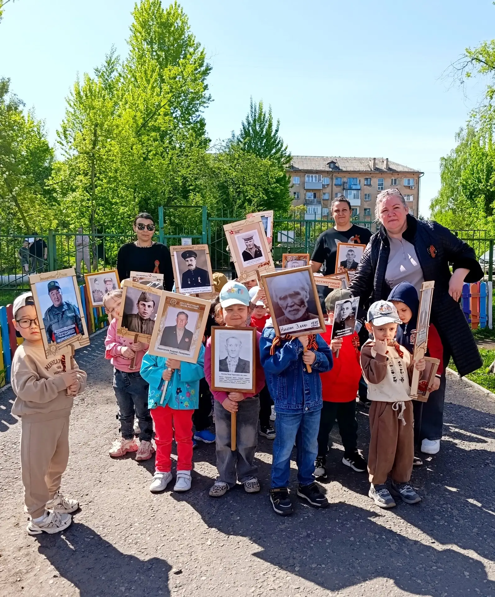 🌷 «Бессмертный полк» в нашем детском саду: память, объединяющая поколения.👪