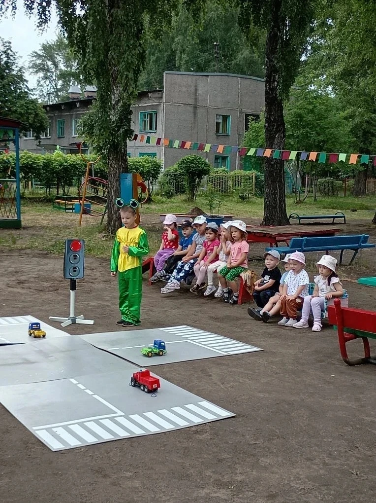 🌟 Сегодня наши маленькие артисты порадовали зрителей театральной постановкой сказки "Теремок"! 🎭 О