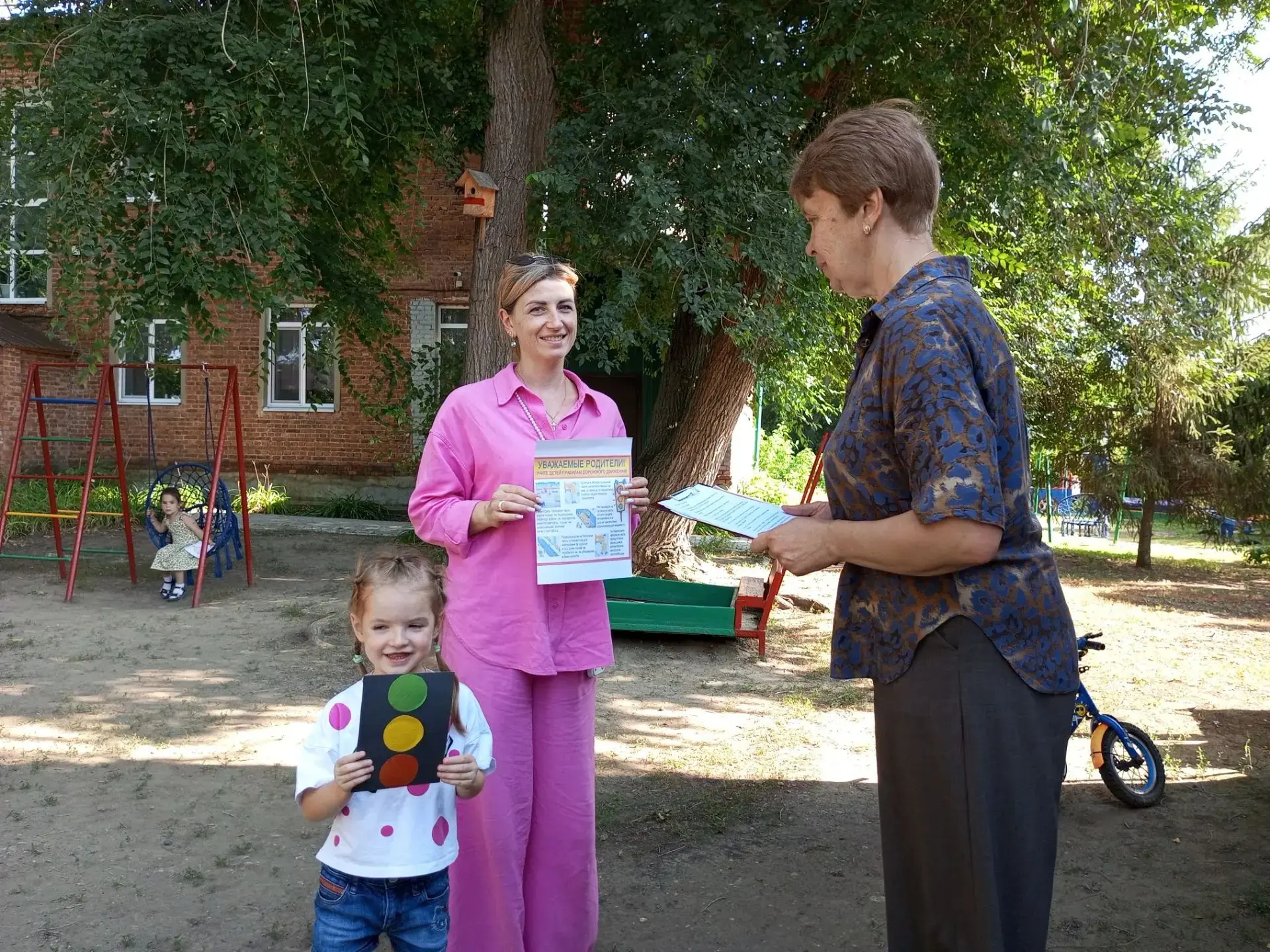 В рамках работы программы просвещения родителей в группах «Всезнайки» и «Искорки» было ...