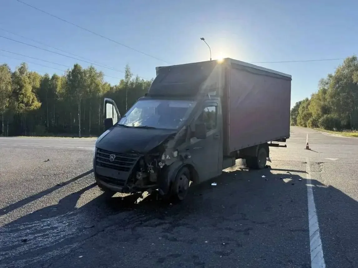 Вчера в 15:40 в Комаричском районе на 454-м км федеральной трассы М-3 «Украина» произош...