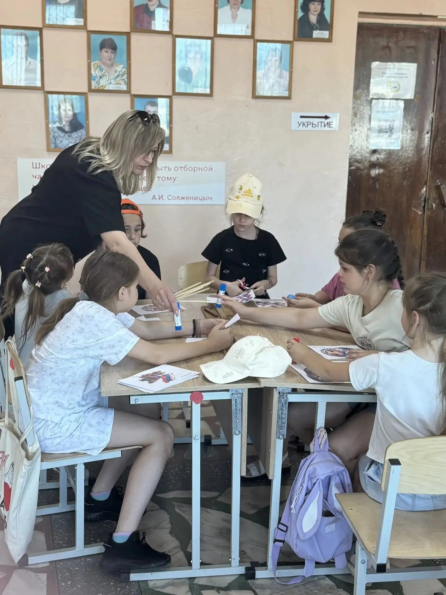 🇷🇺 Готовимся ко Дню России! 🇷🇺
#ЦНТИМОДетям #УраКаникулы #ПланетаДетства
Под руководством специа