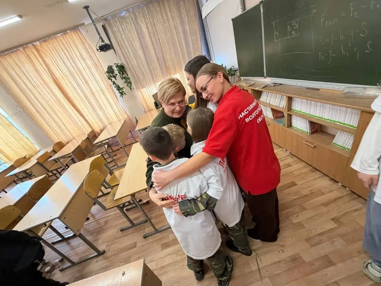 🌟 День наставника: слова благодарности из самого сердца!🌟  ❤️В нашей школе с теплом и радостью отмет