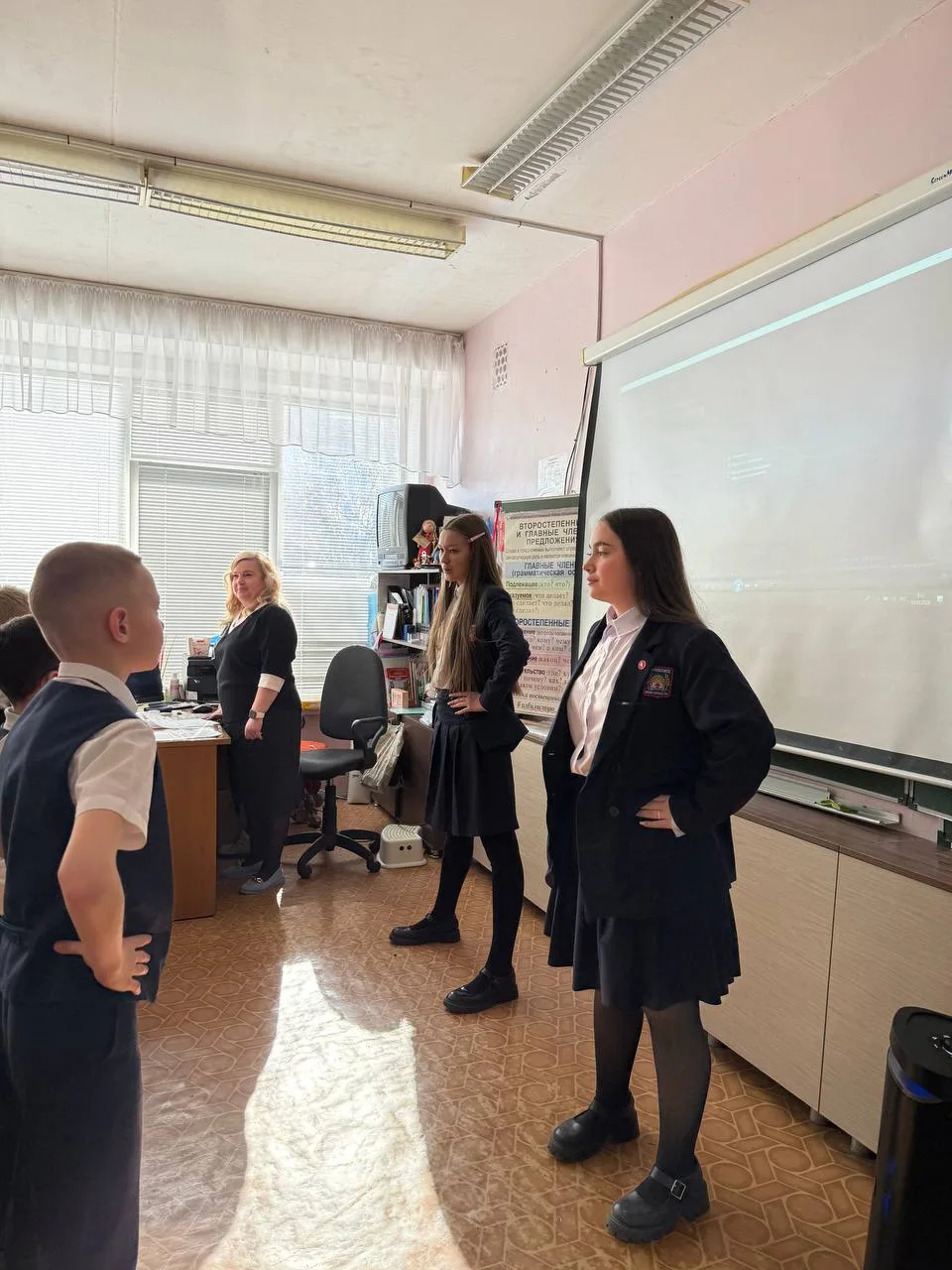 21 МАРТА — В МИРЕ ПОЭЗИИ И ДВИЖЕНИЯ!    🥳 Наши активисты школы провели для учеников начальных классо