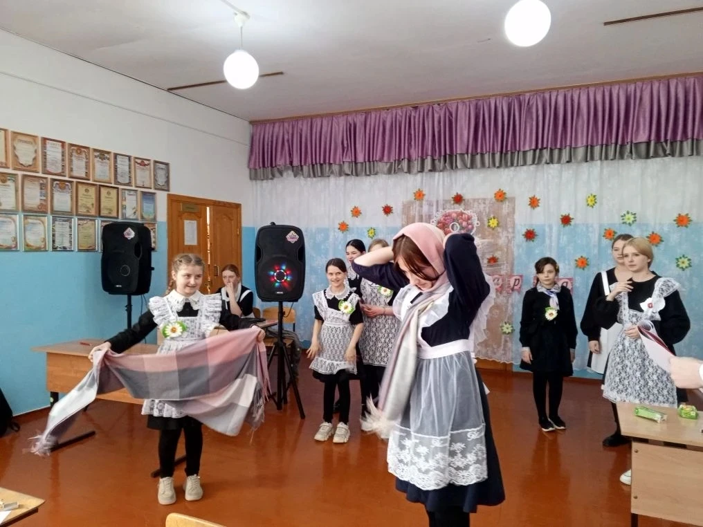 Сегодня в преддверии 8 марта в нашей школе прошла яркая конкурсно-развлекательная прогр...