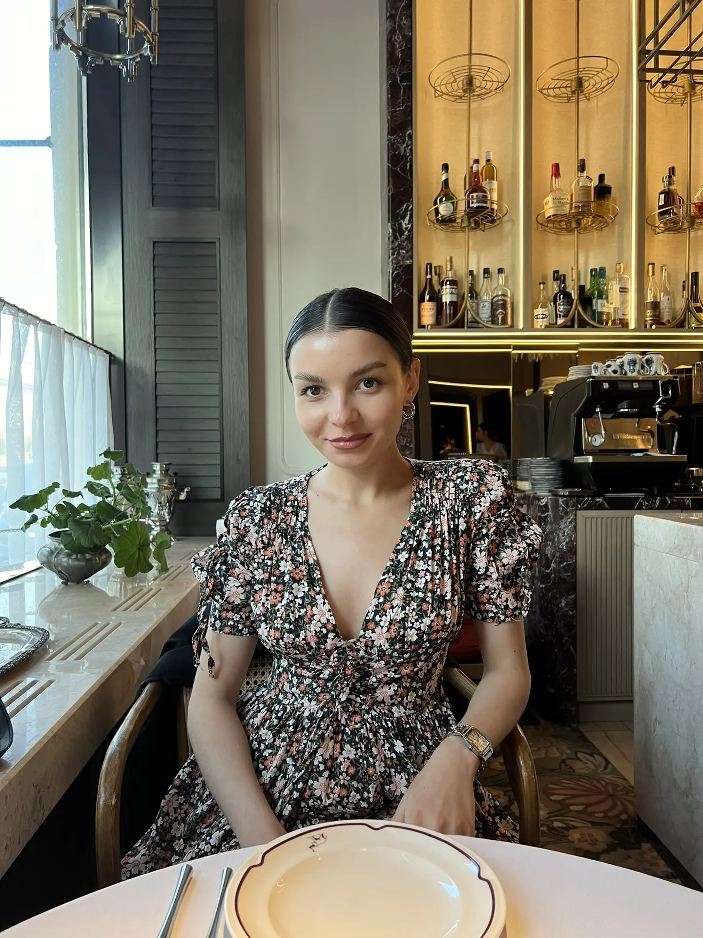 Сегодня на прогулочном вайбе! ☀️ Оцените наши образы от 1 до 10. И обязательно напишите, какая сейча