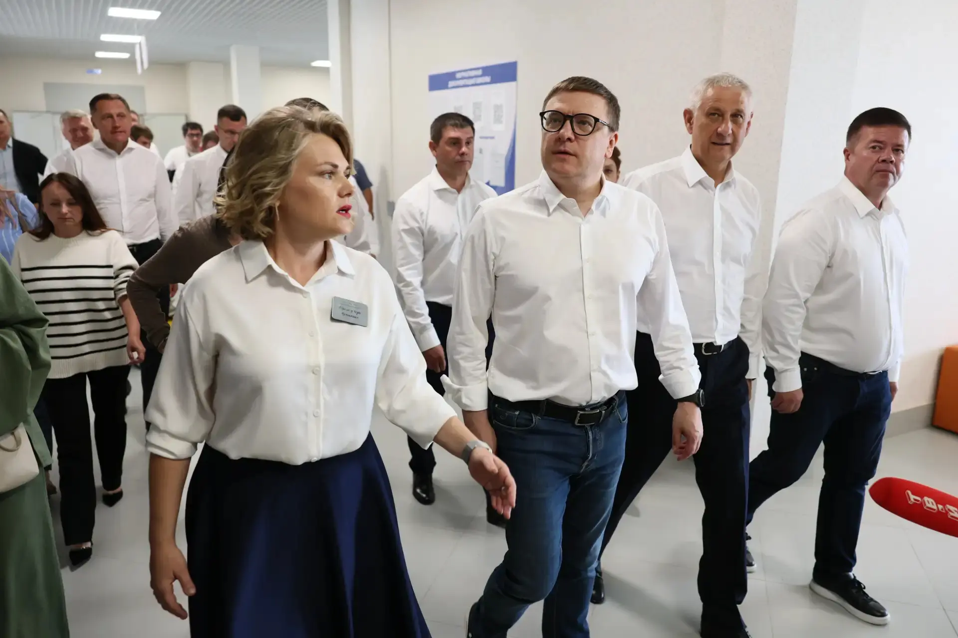 Алексей Текслер проконтролировал готовность новой школы в поселке Димитрова к учебному ...