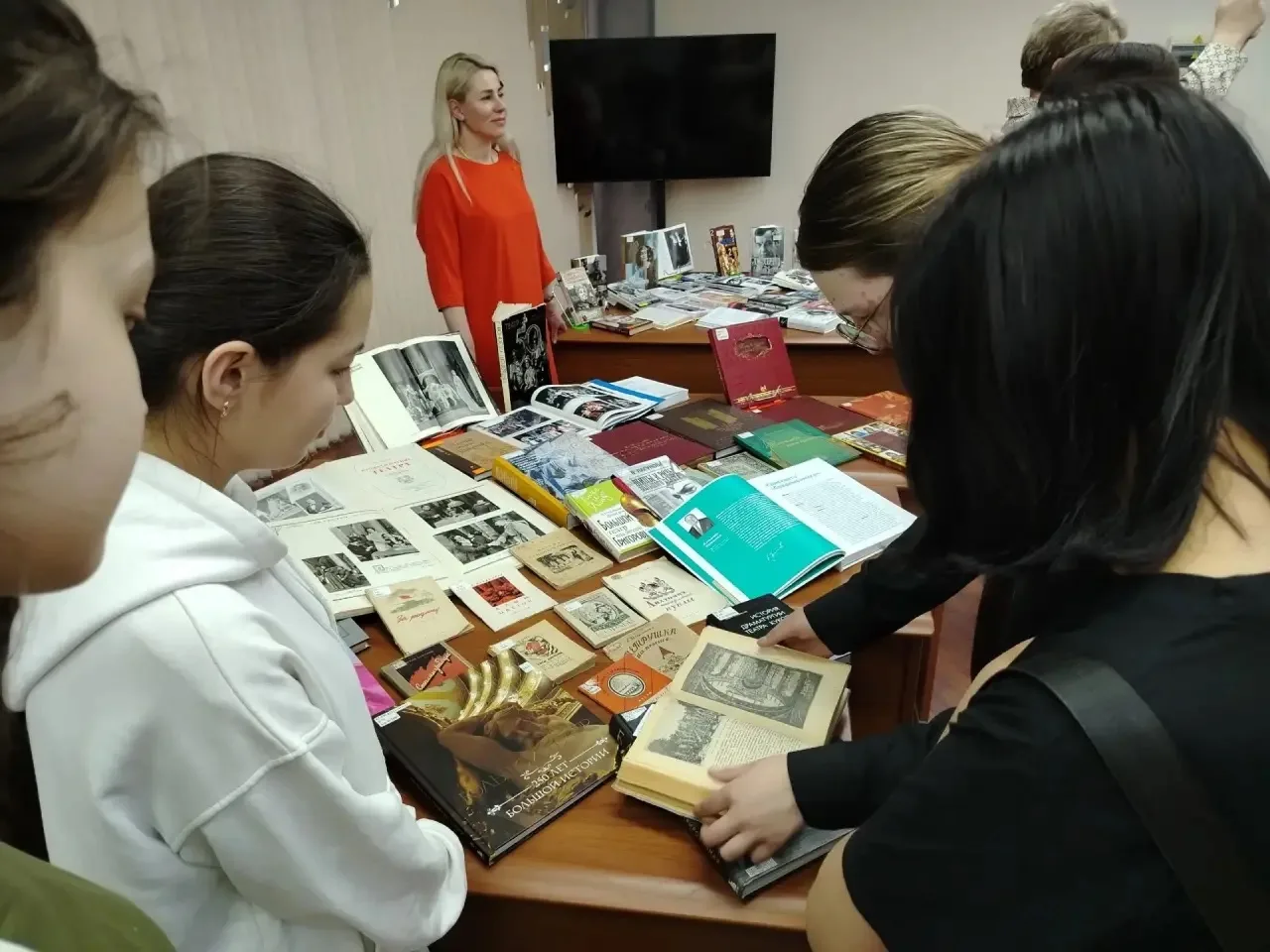🎭 Ночь театрального искусства: как это было  27 марта, во Всемирный день театра, студенты из литерат