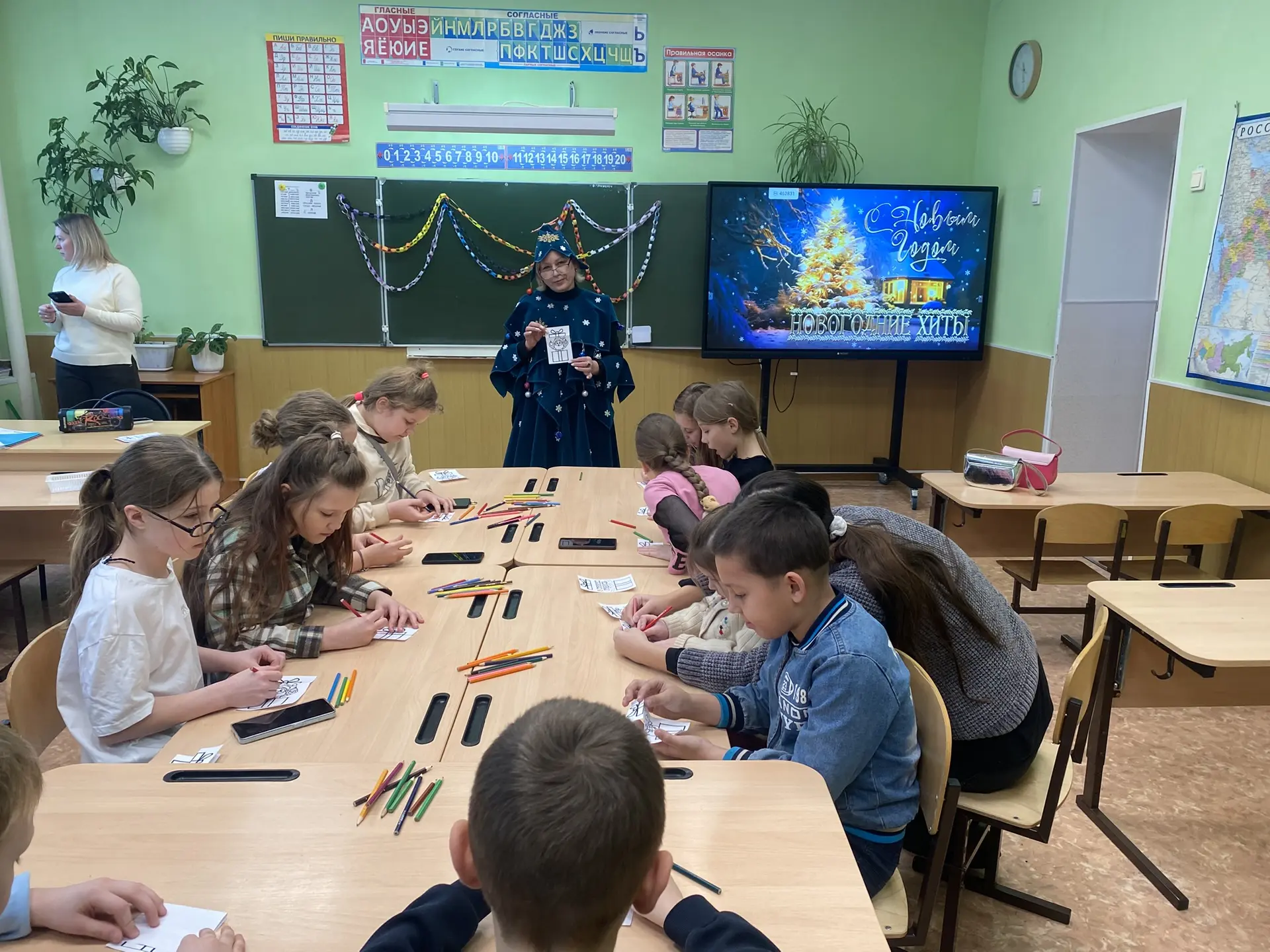 Эмоции зашкаливают! 🎉 Только что завершился наш огненный мастер-класс «В гостях у ёлочки»!  Шум, сме