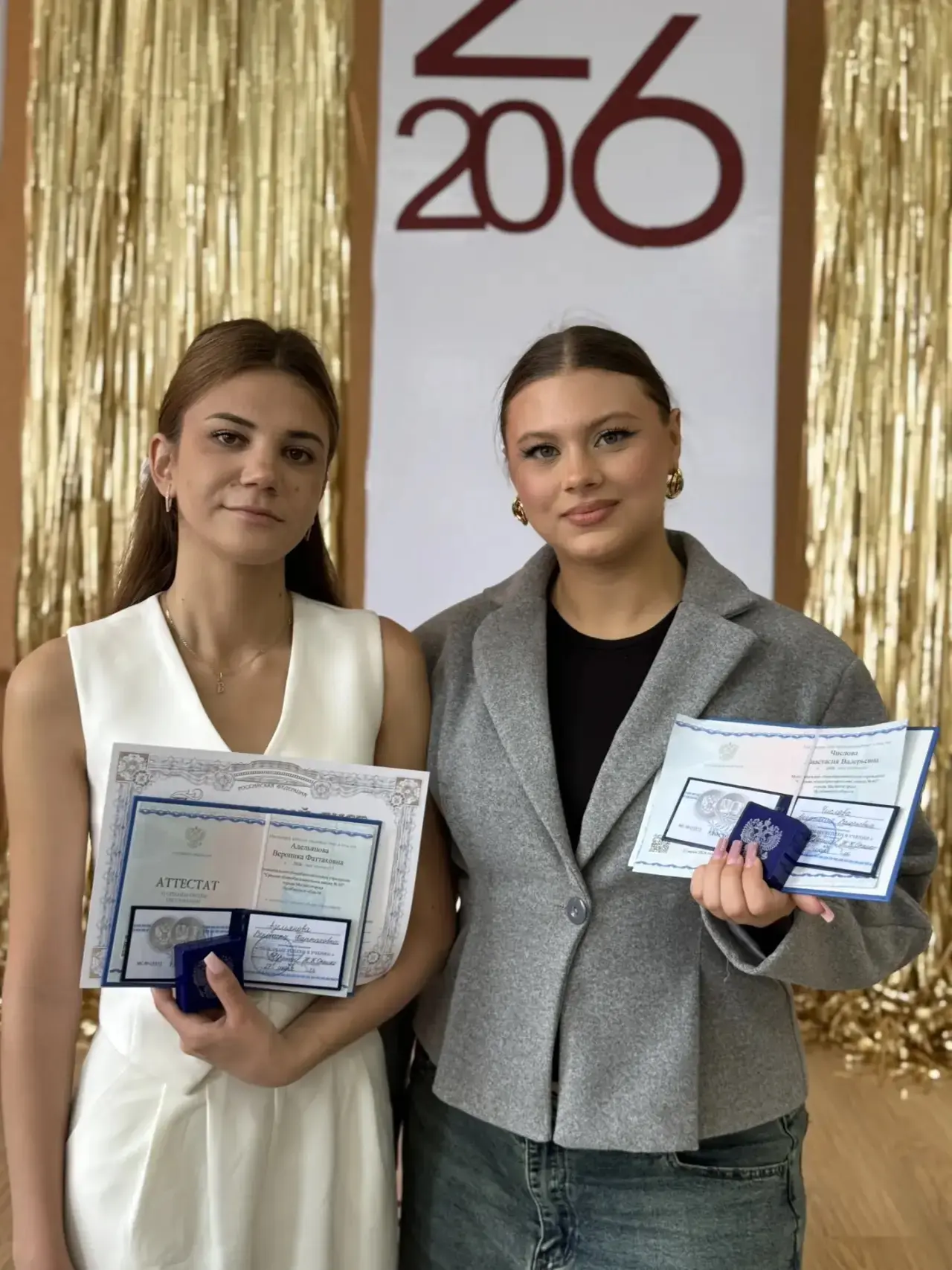Медалисты - 2026! Гордимся!
Еще больше фото с торжественного вручения аттестатов 9 и 11 классам: 

h