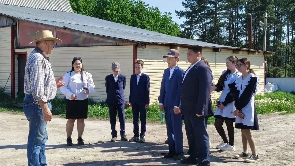 🤠 АГРО-ТУР ДЛЯ ШЕСТИКЛАССНИКОВ: ГДЕ В ЧИШМАХ РАСТЕТ «МРАМОРНОЕ» МЯСО? 🥩🚜  Ученики 6 класса школы с. 